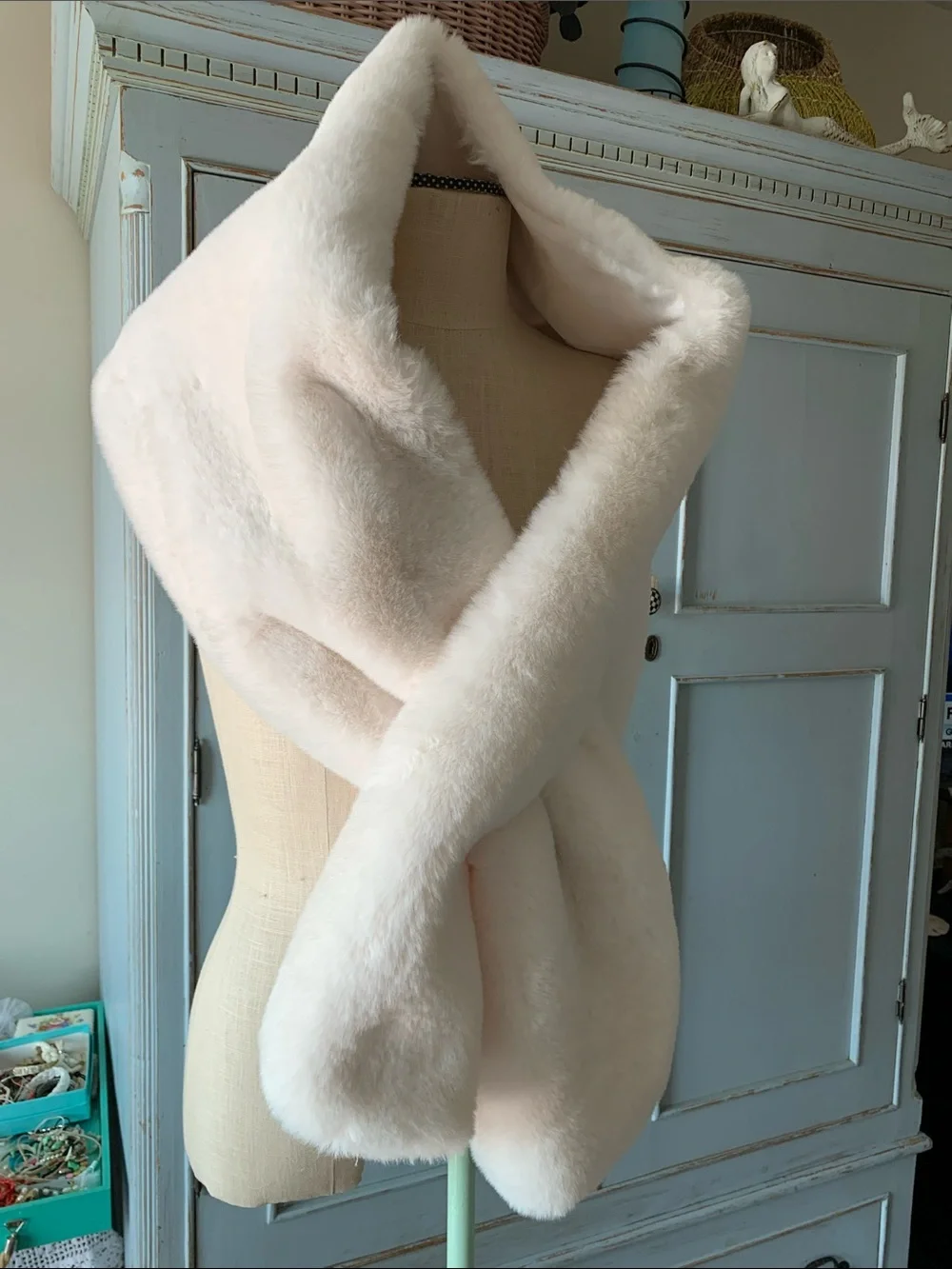 NWT Saks Fifth Avenue Creamy White Faux Fur Scarf Wrap